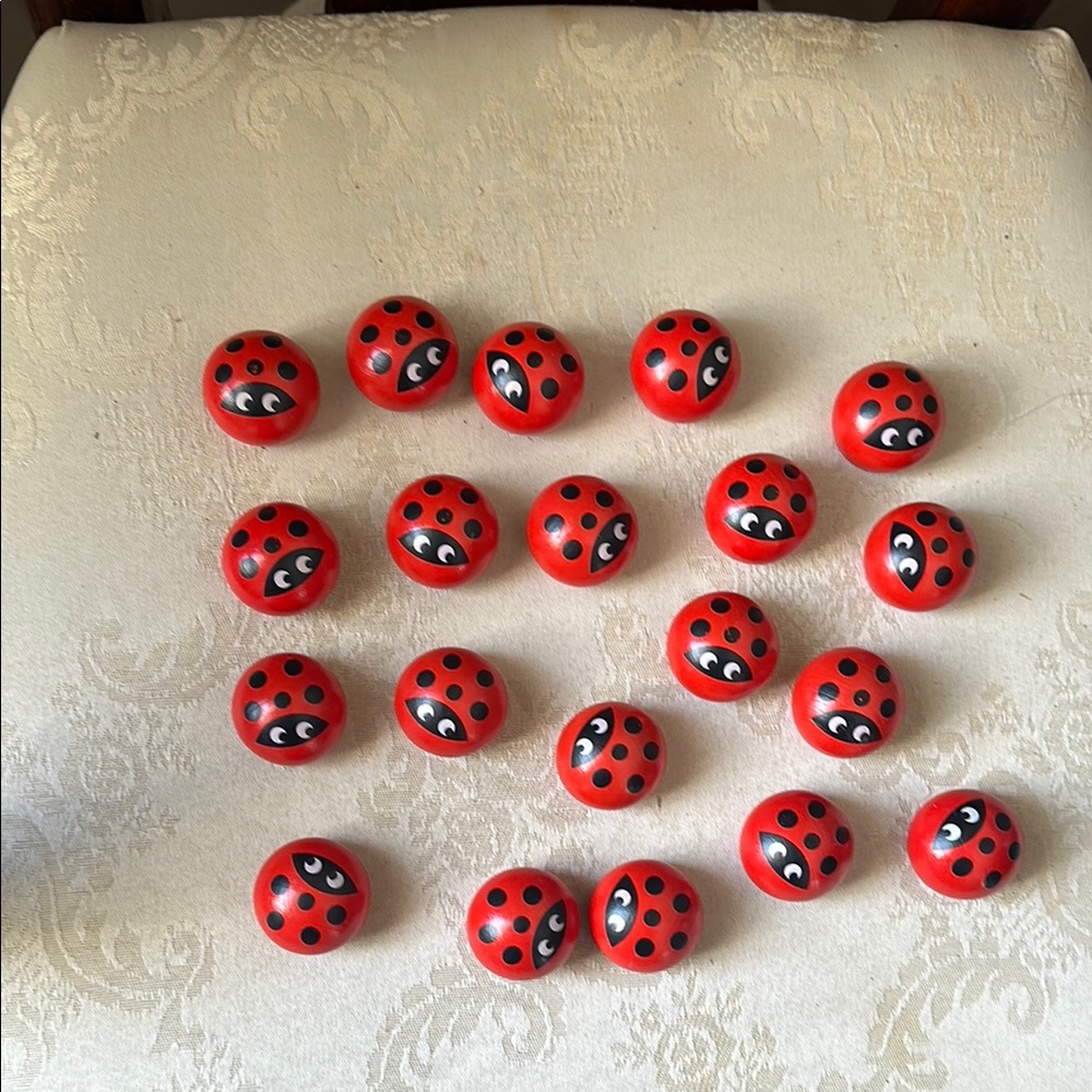 Bag of 20 lightweight wooden ladybugs
